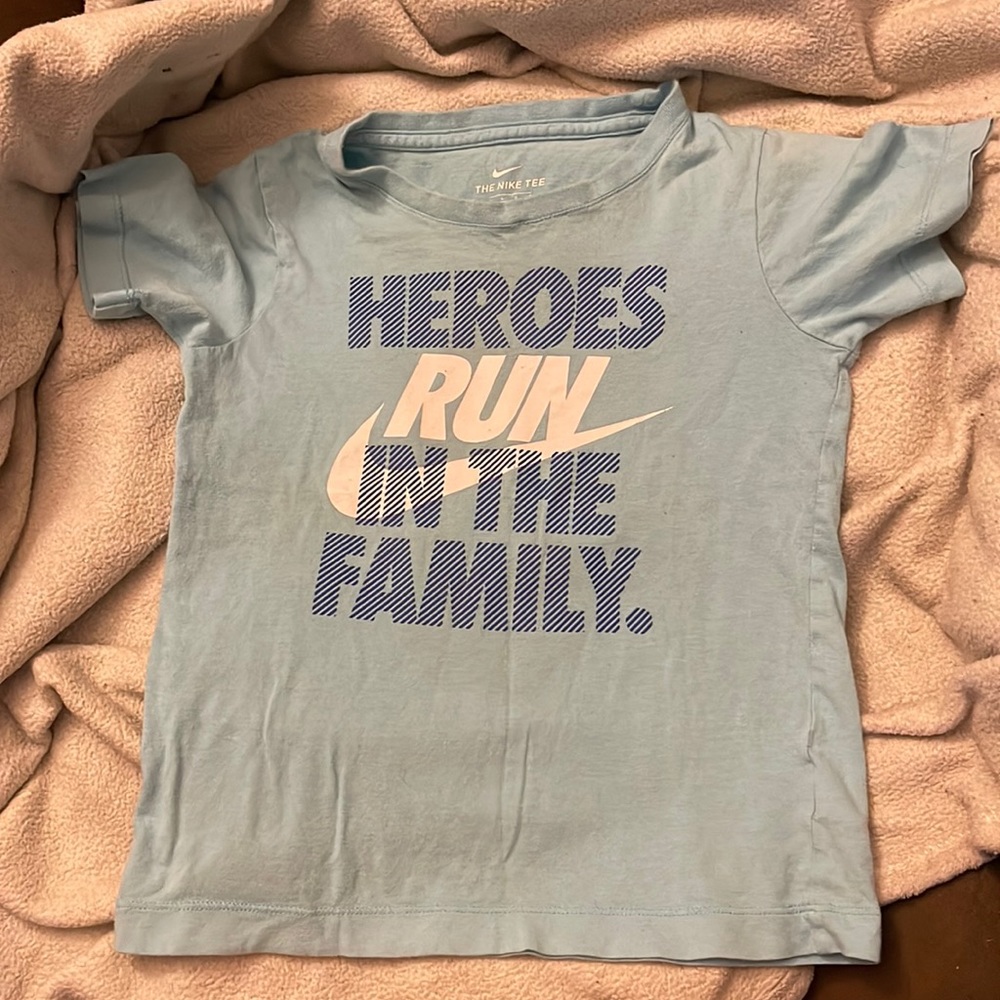 Nike tee size 7 Boys